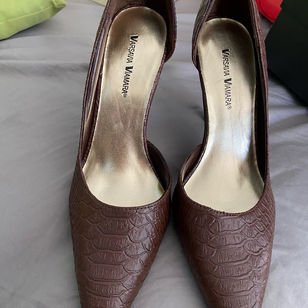Brown Pump